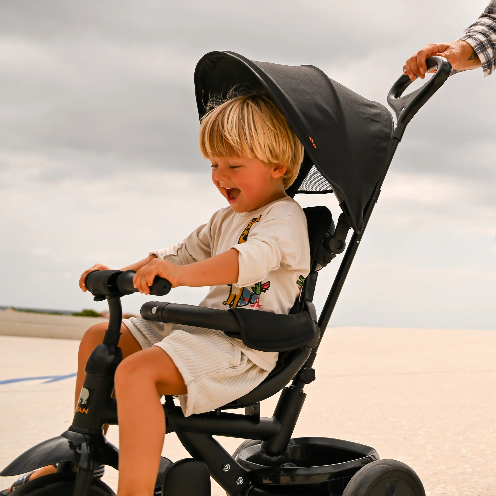 Triciclo Adventurer con barra de empuje Negro - Image 4