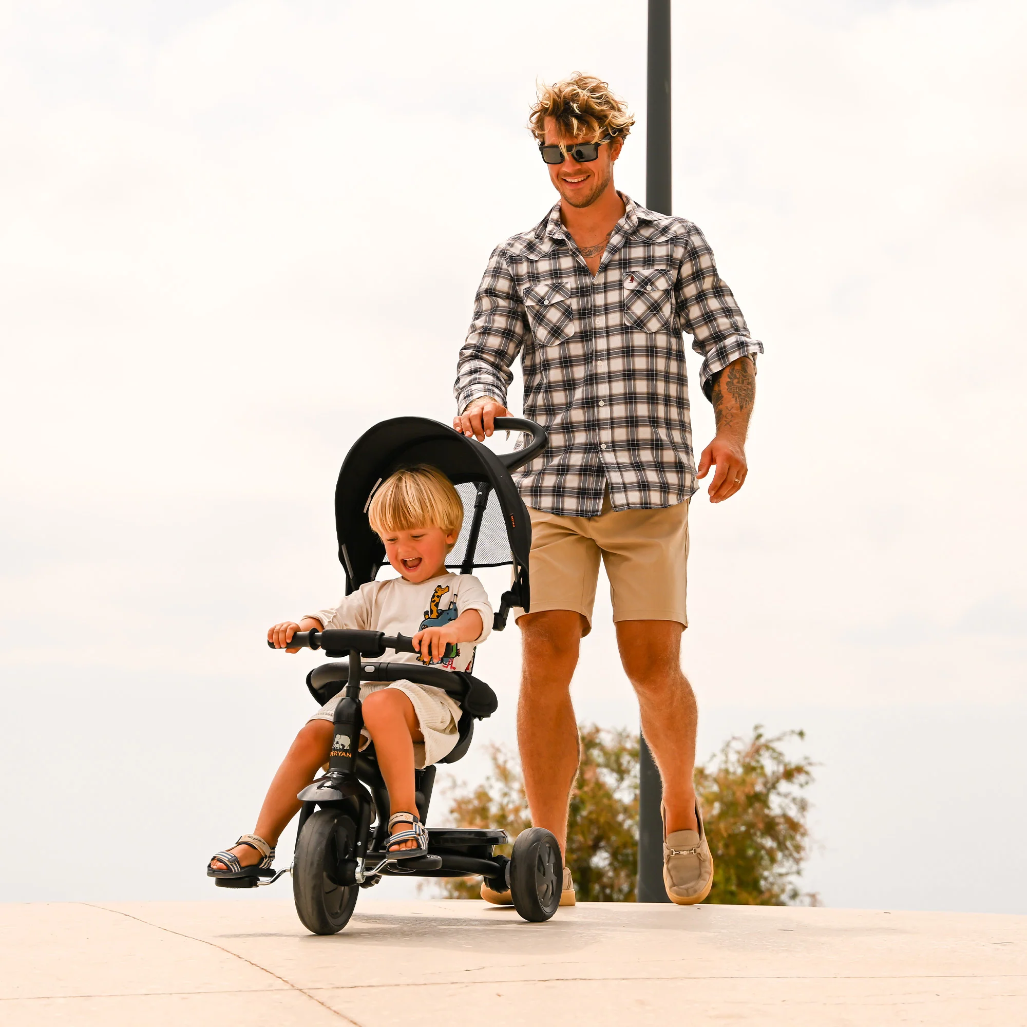 Triciclo Adventurer con barra de empuje Negro - Image 9